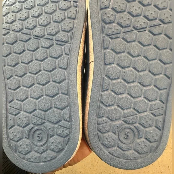 Cat & Jack Toddler Jese Slip on Close Toe Perforated Water Shoes Blue Size 5 - Picture 8 of 9
